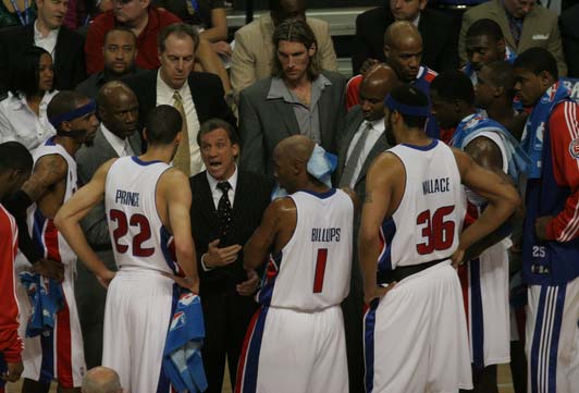 拒逆转！约基奇39+10+10威少9中2，里弗斯不满裁判，湖人旧将尽力